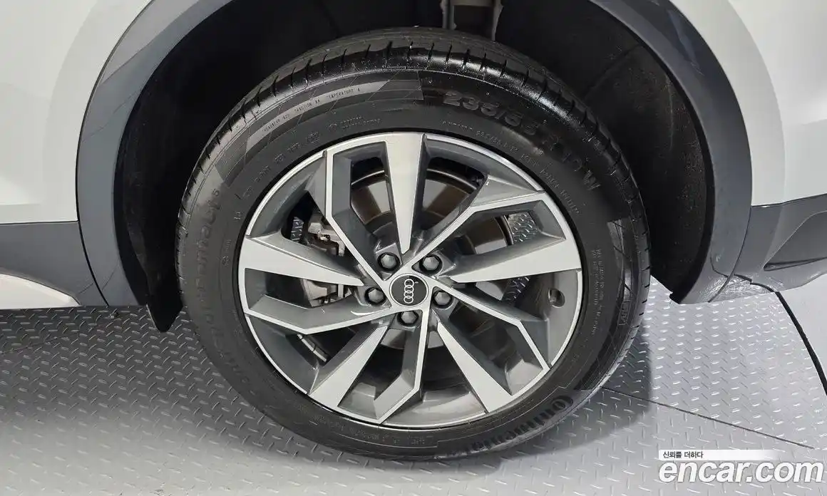 Audi Q5 2023 2.0 автомат (гидро), фото 7