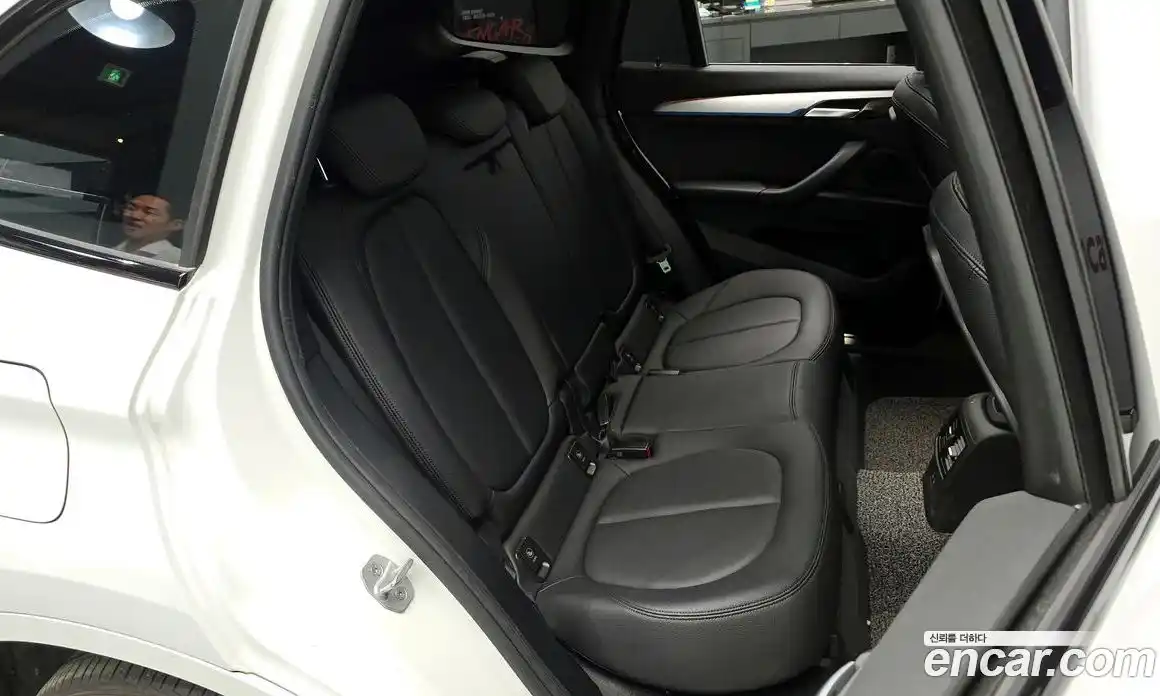 BMW X1 2019 2.0 автомат (гидро), фото 12