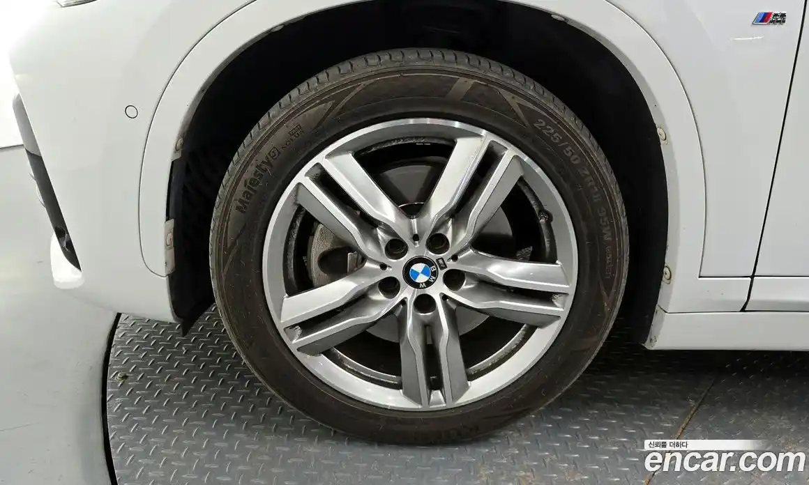 BMW X1 2019 2.0 автомат (гидро), фото 5