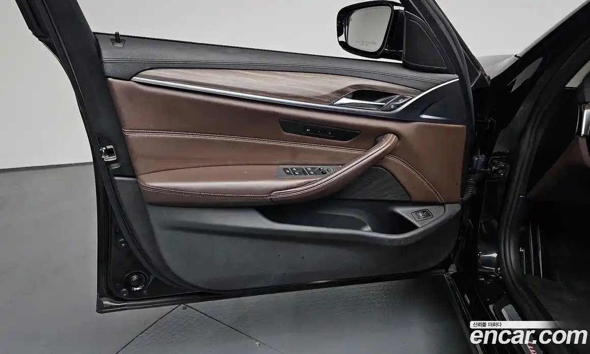 BMW 5 серия 2018 2.0 автомат (гидро), фото 13