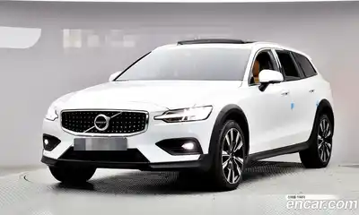 Volvo V60, 2022, 122 037 км