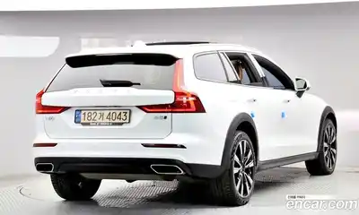 Volvo V60 2022 2.0 автомат (гидро), миниатюра 2