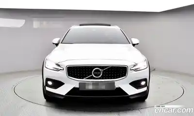 Volvo V60 2022 2.0 автомат (гидро), миниатюра 3