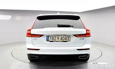 Volvo V60 2022 2.0 автомат (гидро), миниатюра 4
