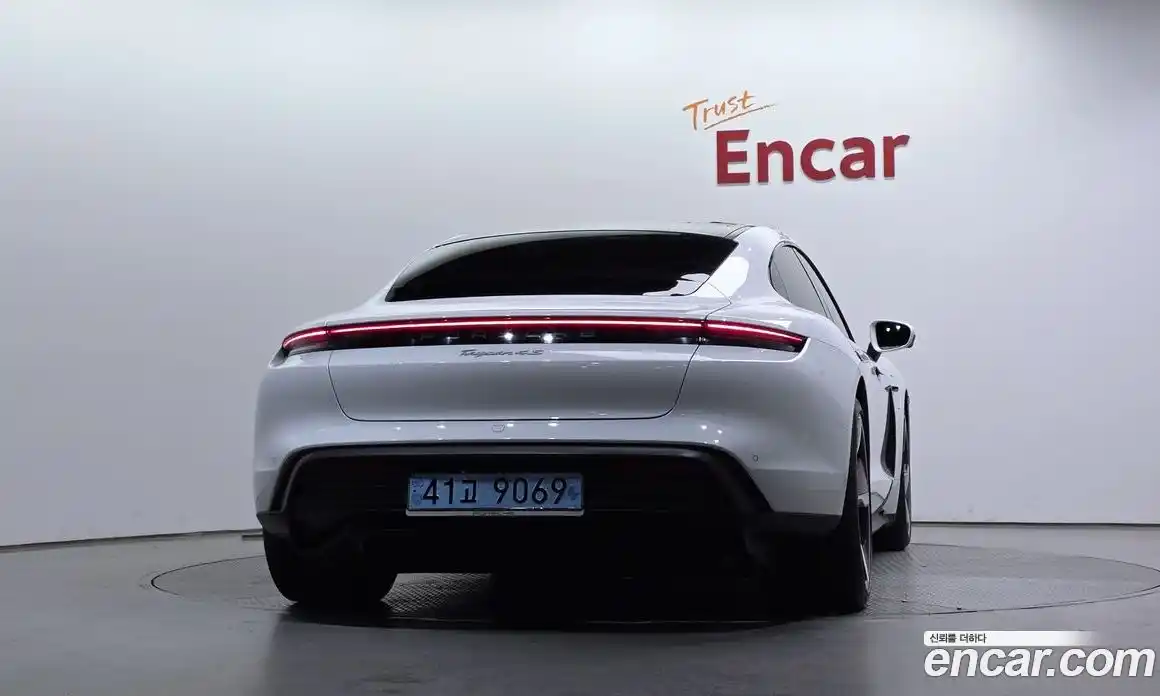 Porsche Taycan 2021 0.1 автомат (гидро), фото 4