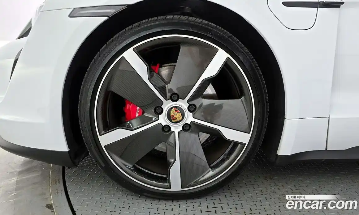 Porsche Taycan 2021 0.1 автомат (гидро), фото 5
