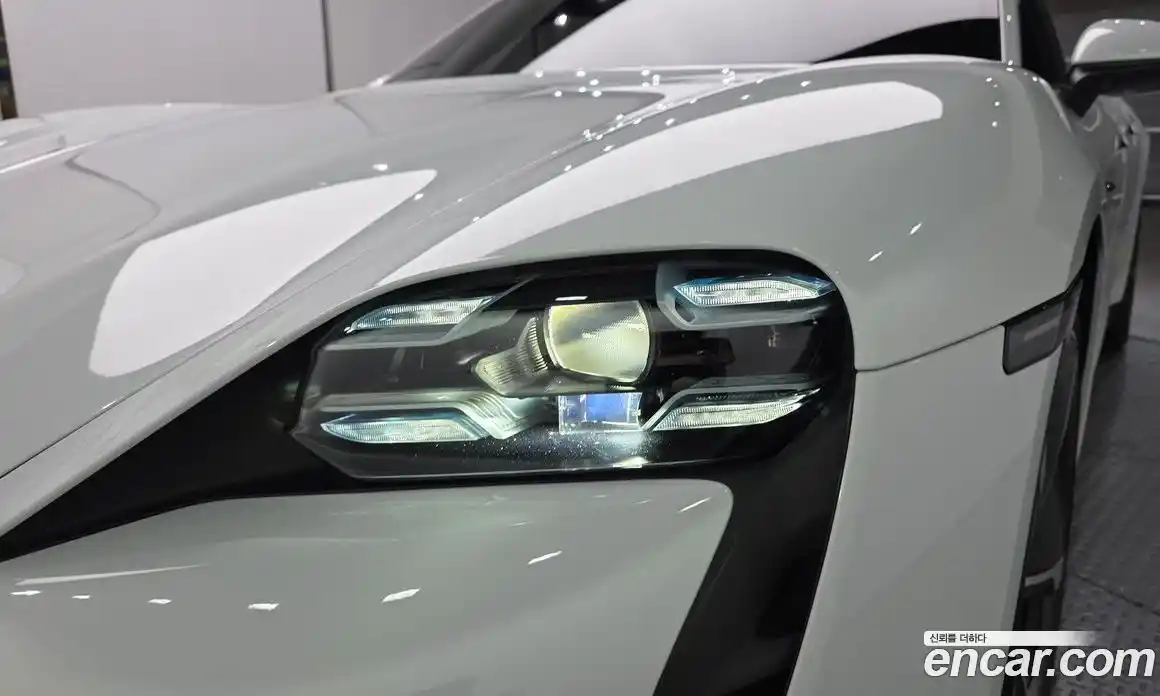 Porsche Taycan 2021 0.1 автомат (гидро), фото 8