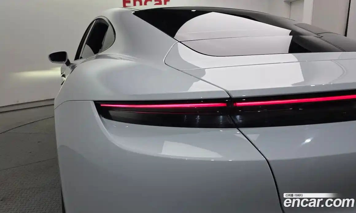 Porsche Taycan 2021 0.1 автомат (гидро), фото 9