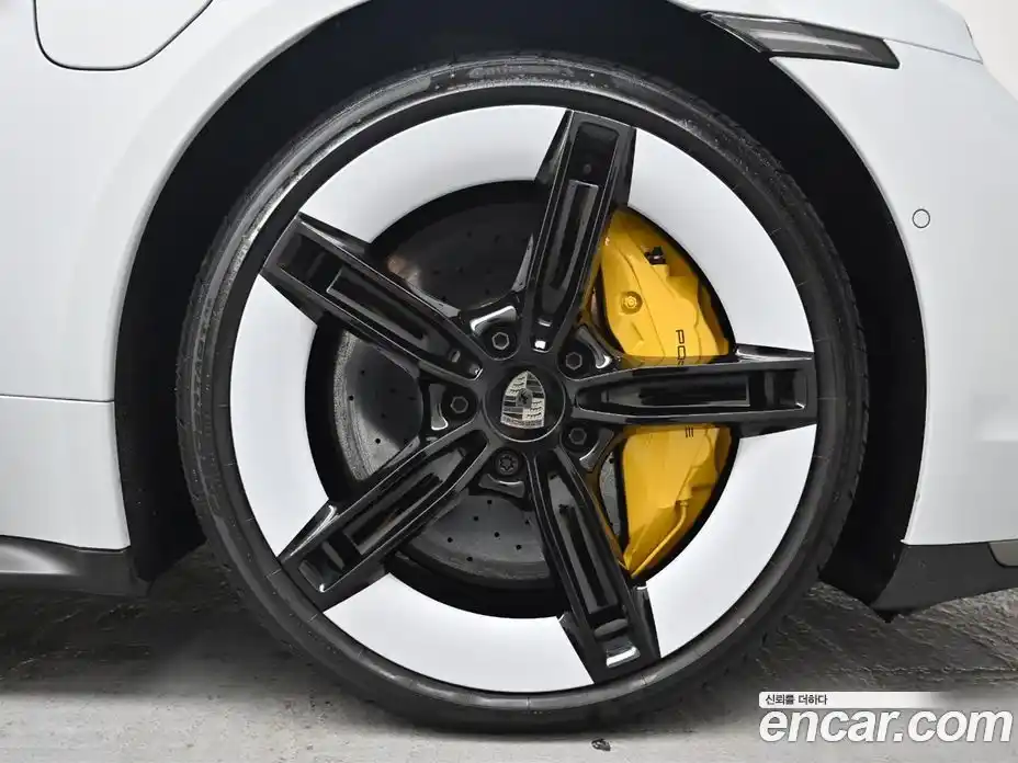 Porsche Taycan 2025 0.1 автомат (гидро), фото 5
