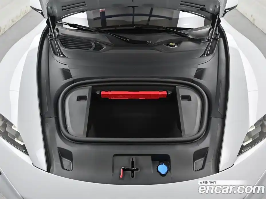 Porsche Taycan 2025 0.1 автомат (гидро), фото 6