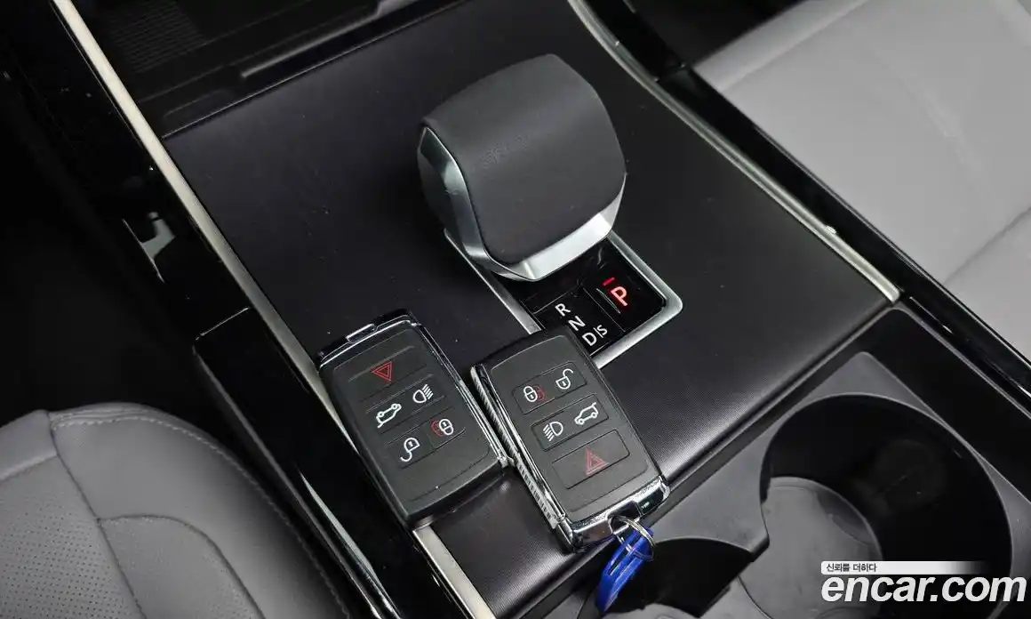 Land Rover Range Rover Velar 2025 2.0 автомат (гидро), фото 9