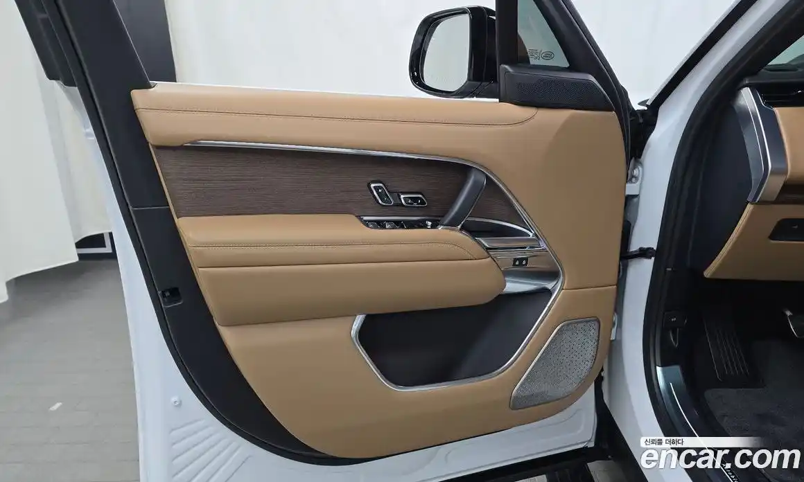 Land Rover Range Rover 2024 4.4 автомат (гидро), фото 14