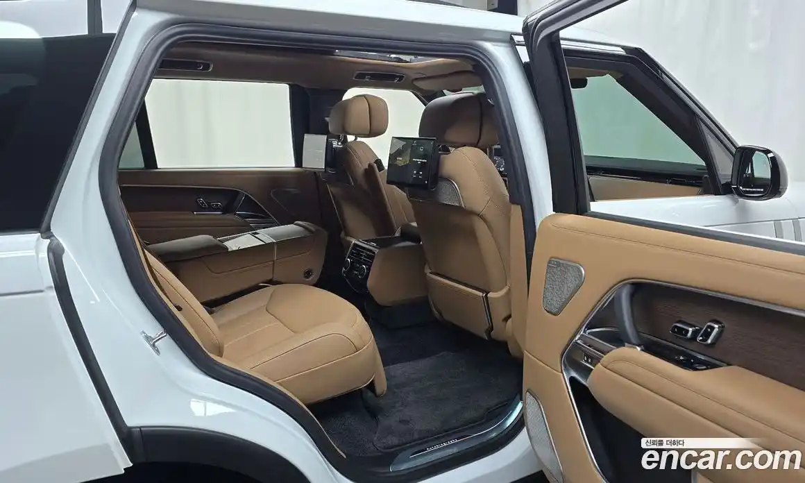 Land Rover Range Rover 2024 4.4 автомат (гидро), фото 17