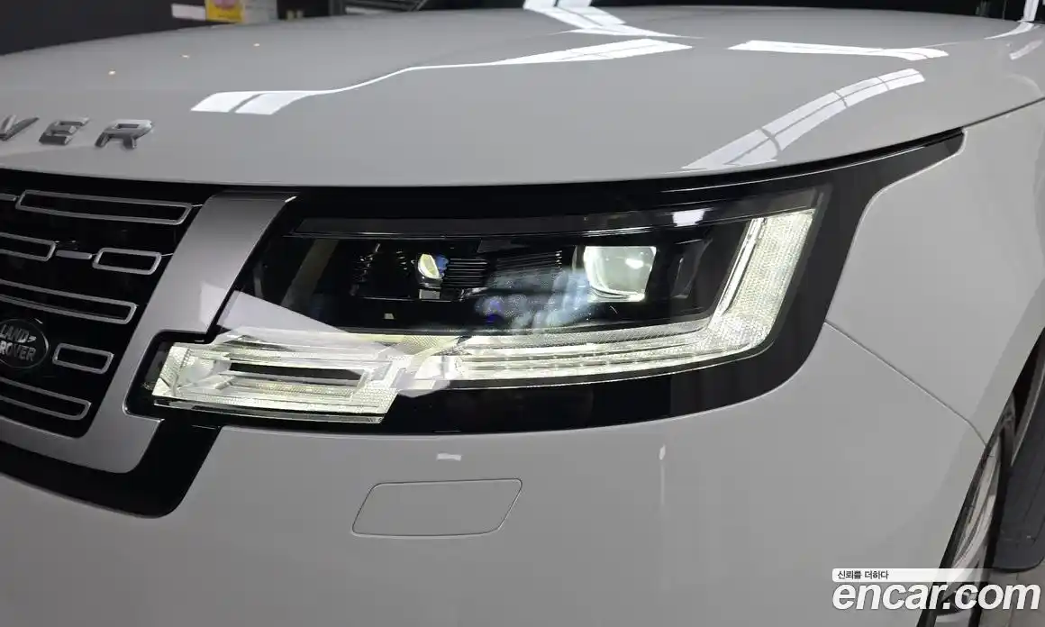 Land Rover Range Rover 2024 4.4 автомат (гидро), фото 8
