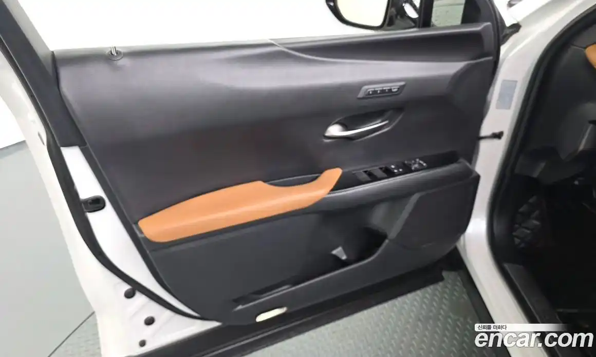 Lexus UX 2019 2.0 гидро, фото 13