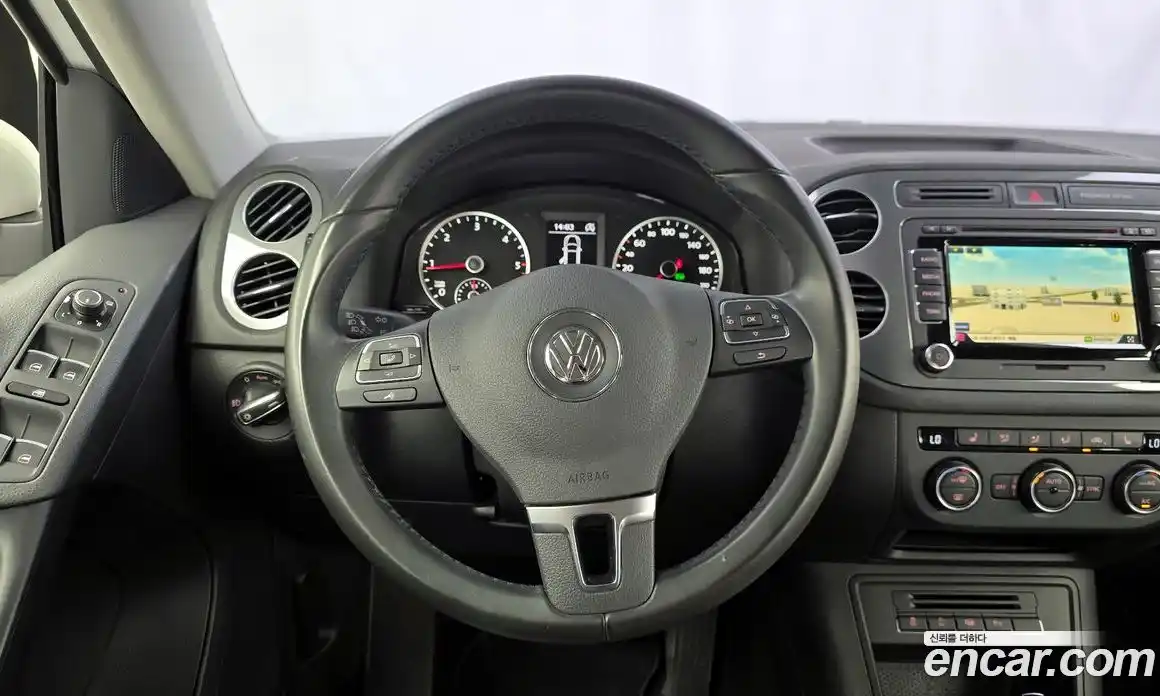 Volkswagen Tiguan 2015 2.0 автомат (гидро), фото 13