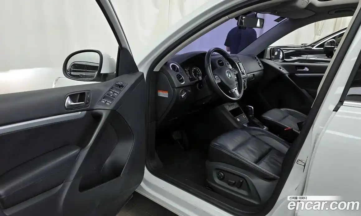 Volkswagen Tiguan 2015 2.0 автомат (гидро), фото 10