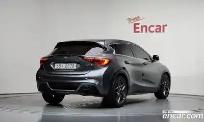 Infiniti Q30