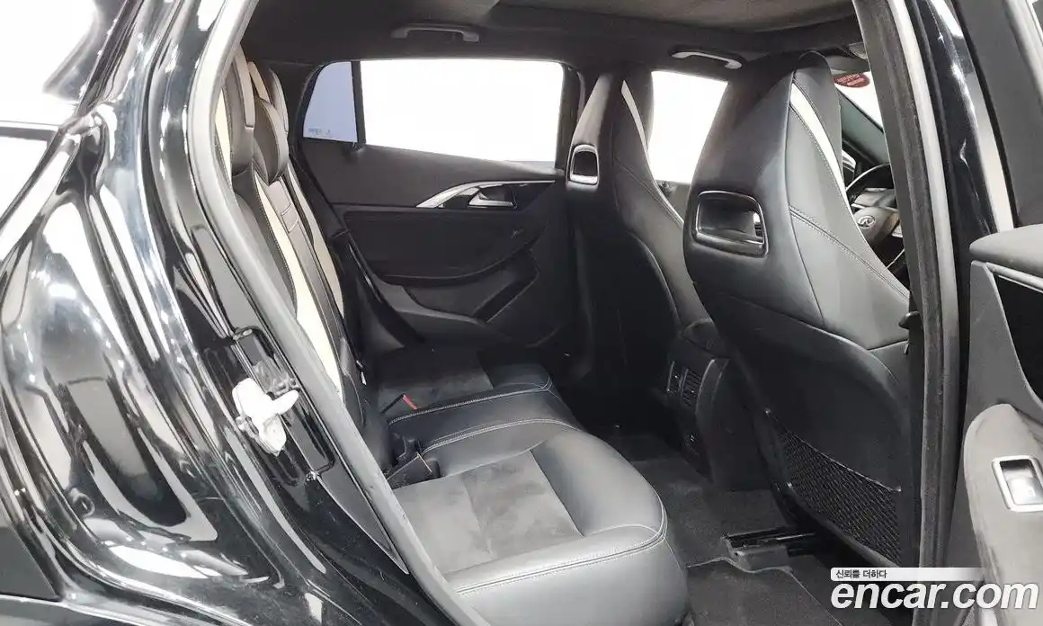 Infiniti Q30 2017 2.0 гидро, фото 11