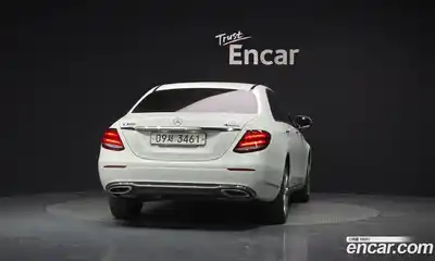 Mercedes-Benz E-Class 2017 2.0 автомат (гидро), миниатюра 3