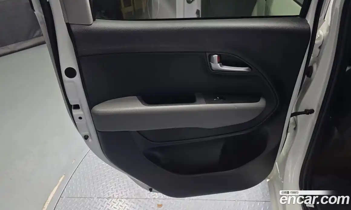 Kia Ray 2022 1.0 автомат (гидро), фото 15