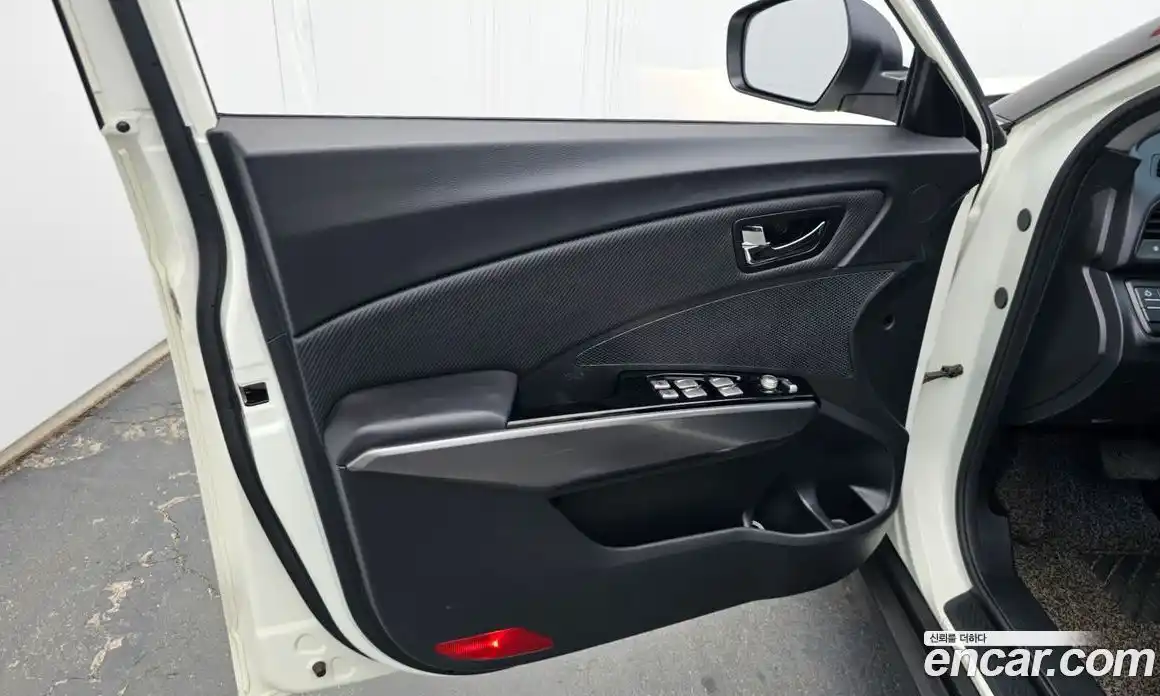 SsangYong TIBOLI 2017 1.6 автомат (гидро), фото 14
