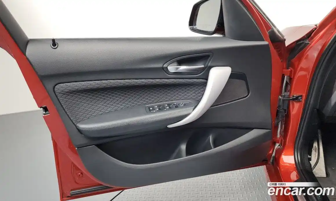 BMW 1 серия 2018 2.0 автомат (гидро), фото 13