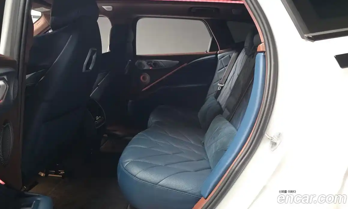 BMW XM 2023 4.4 автомат (гидро), фото 16