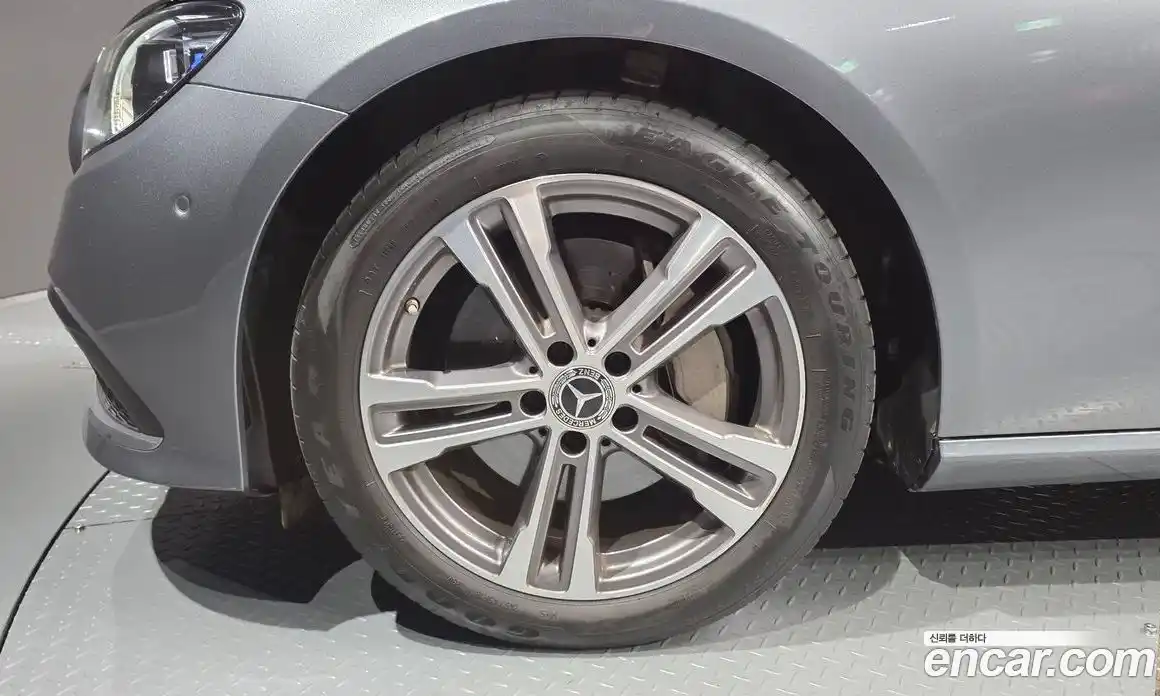 Mercedes-Benz E-Class 2022 2.0 автомат (гидро), фото 5