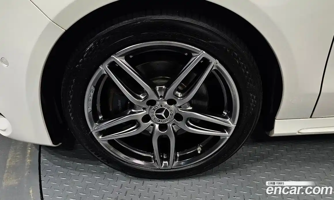 Mercedes-Benz CLA-Class 2017 2.0 гидро, фото 5 Mercedes-Benz CLA-Class 2017 2.0 гидро, фото 5