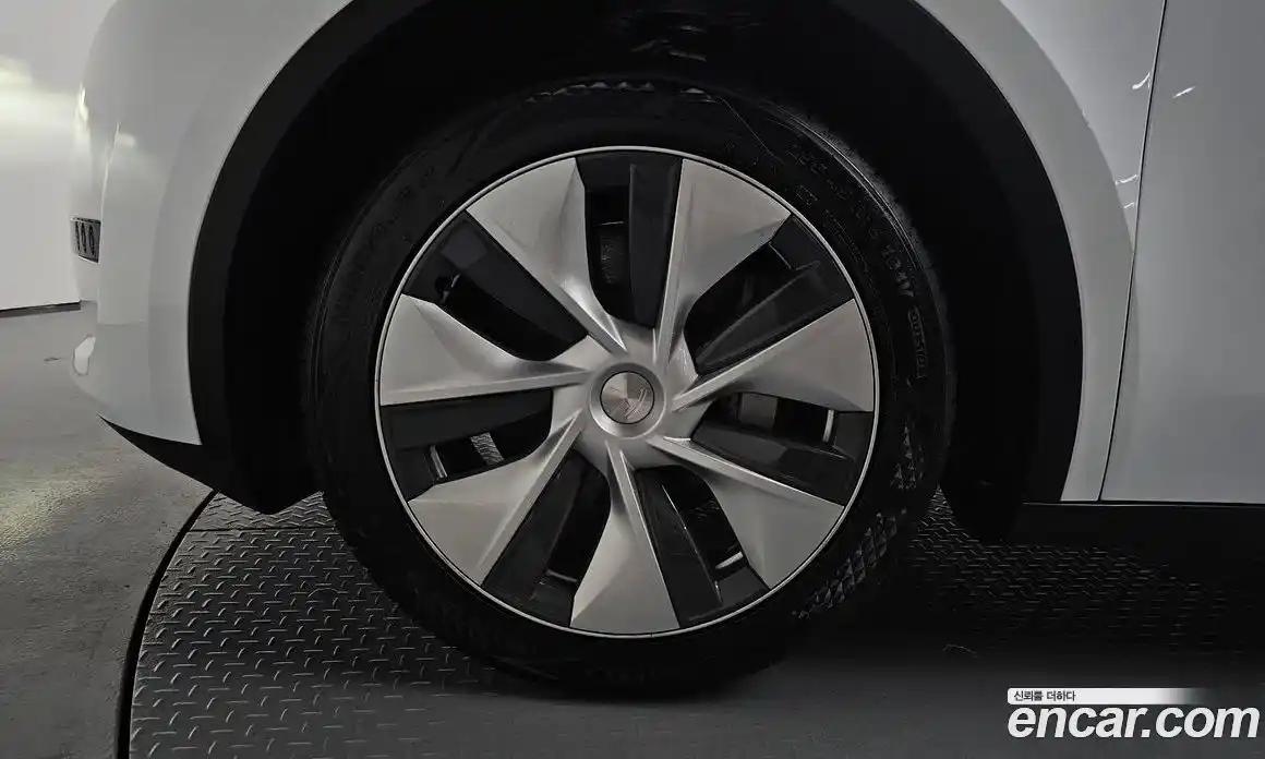 Tesla Model Y 2024 0.2 гидро, фото 4