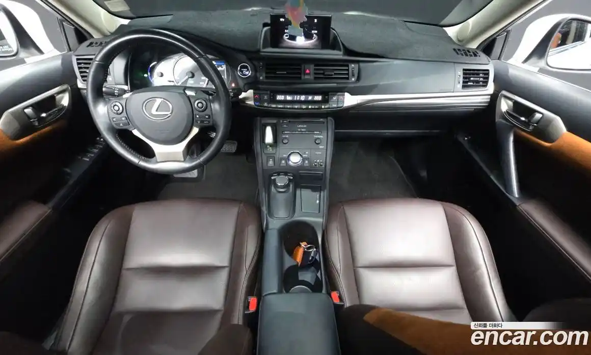 Lexus CT200h 2019 1.8 гидро, фото 7