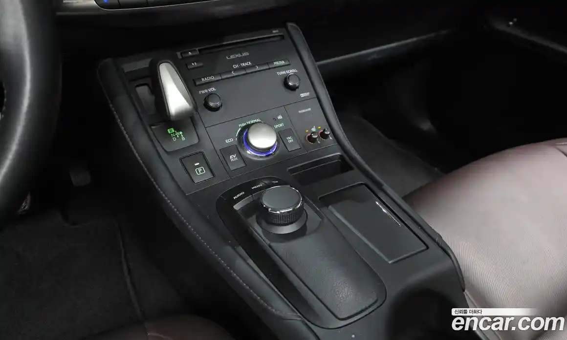 Lexus CT200h 2019 1.8 гидро, фото 9