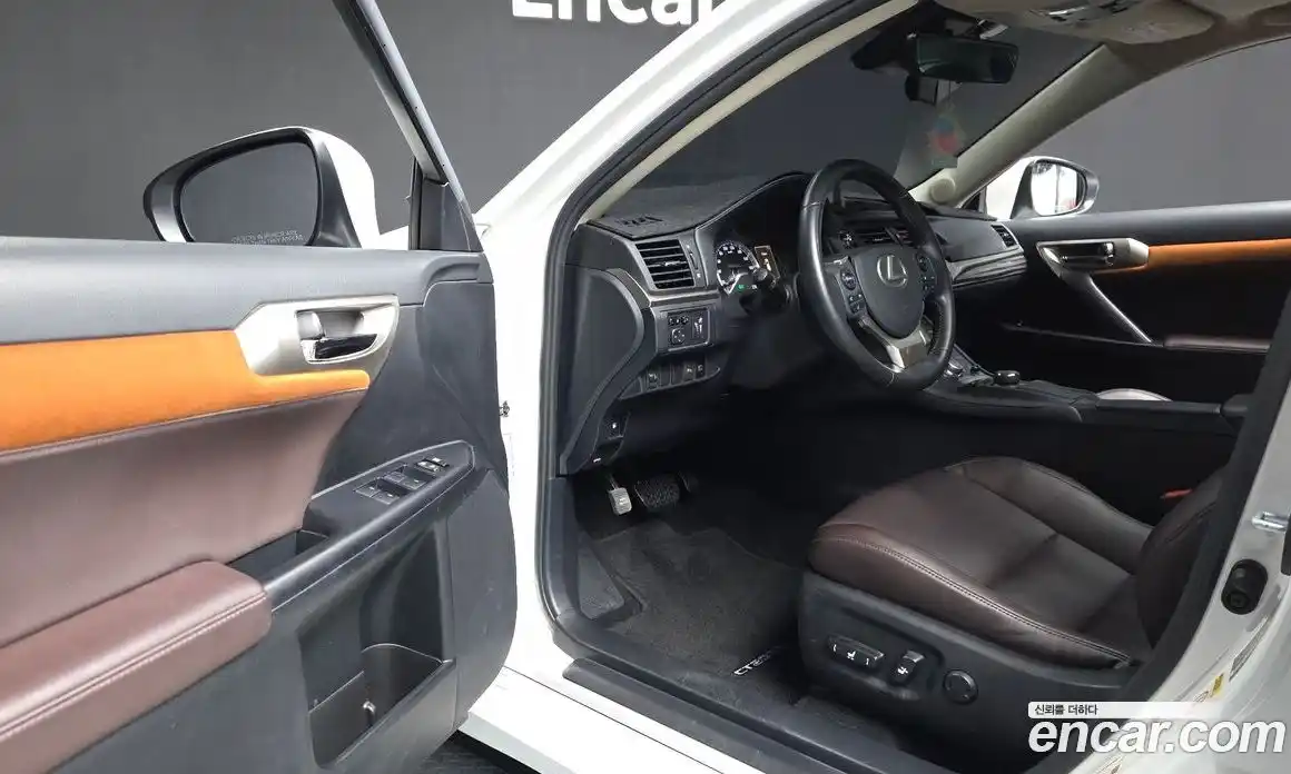 Lexus CT200h 2019 1.8 гидро, фото 10