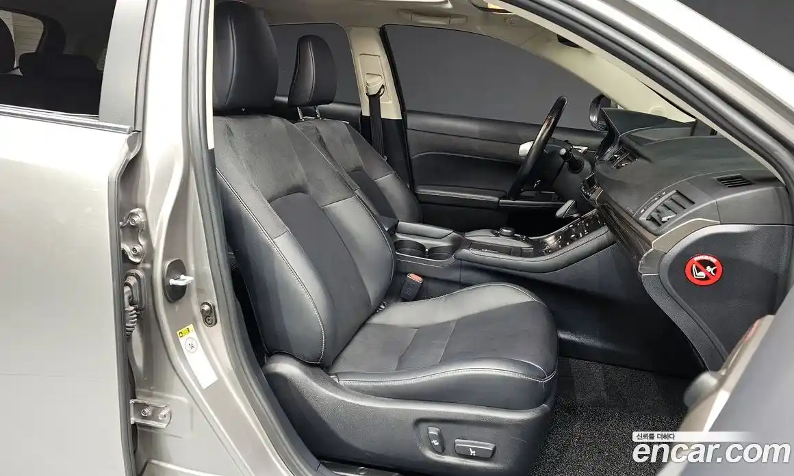 Lexus CT200h 2019 1.8 гидро, фото 11