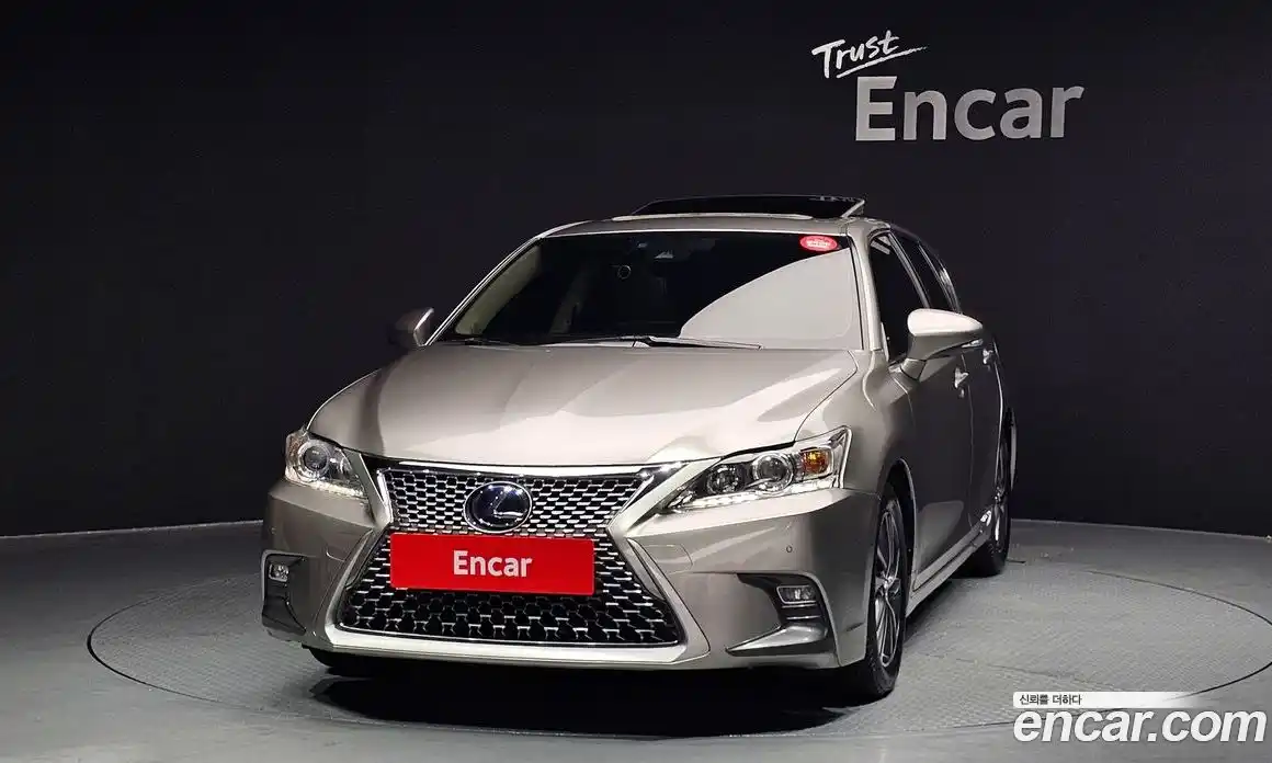 Lexus CT200h 2019 1.8 гидро, фото 3