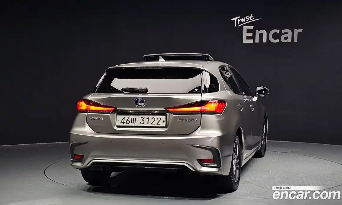 Lexus CT200h 2019 1.8 гидро, фото 4