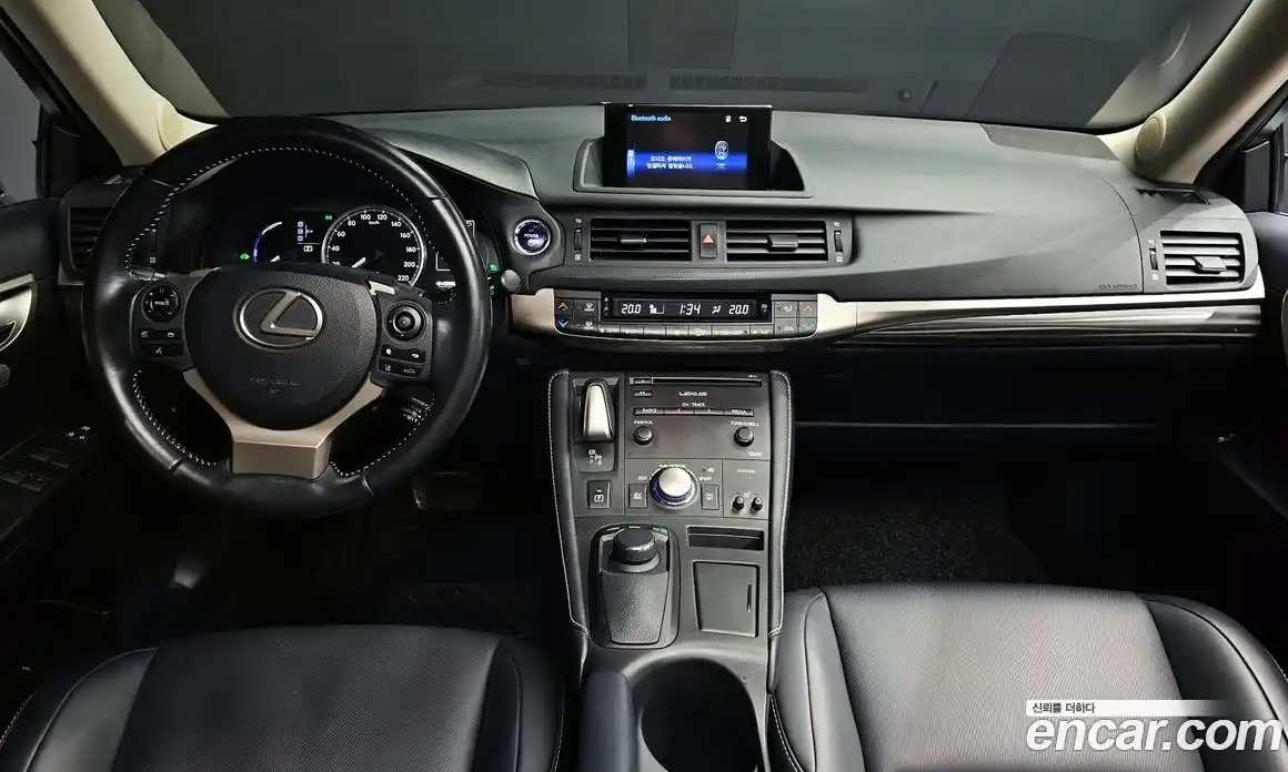 Lexus CT200h 2019 1.8 гидро, фото 7