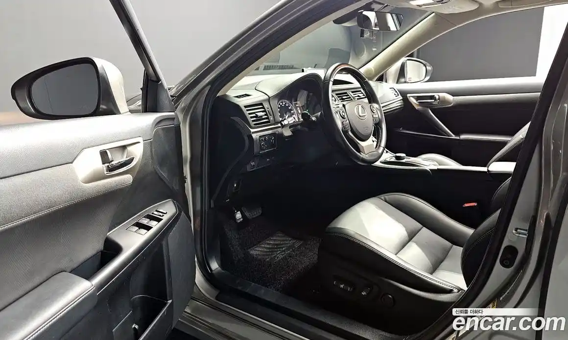 Lexus CT200h 2019 1.8 гидро, фото 10