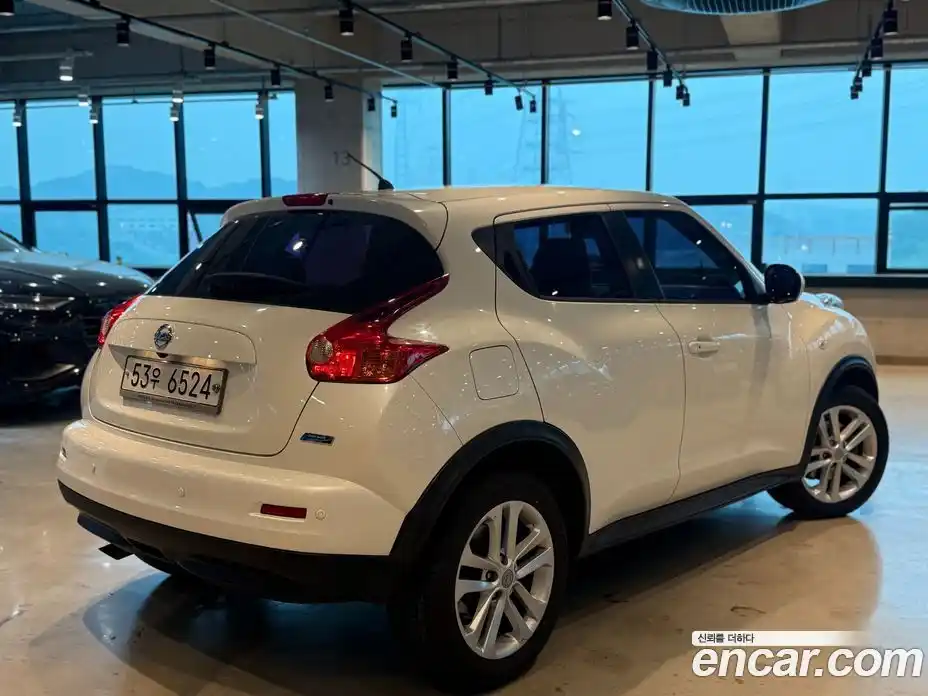 Nissan Juke 2014 1.6 вариатор, фото 2