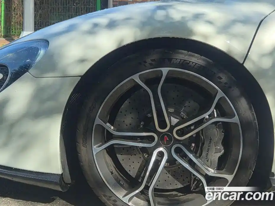 McLaren 650S 2015 3.8 автомат (гидро), фото 10