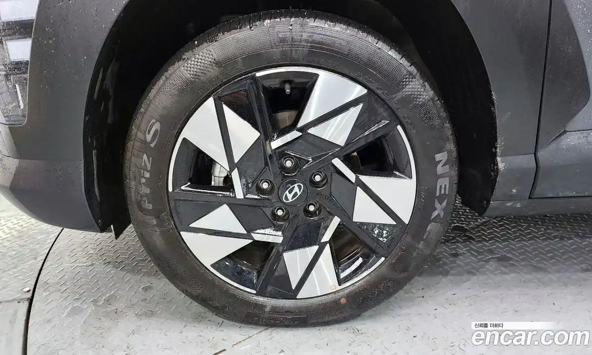 Hyundai Kona 2025 1.6 автомат (гидро), фото 4
