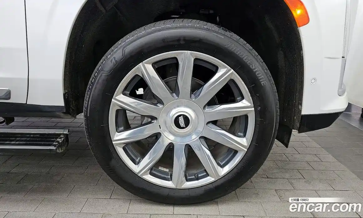 Cadillac Escalade 2023 6.2 гидро, фото 4