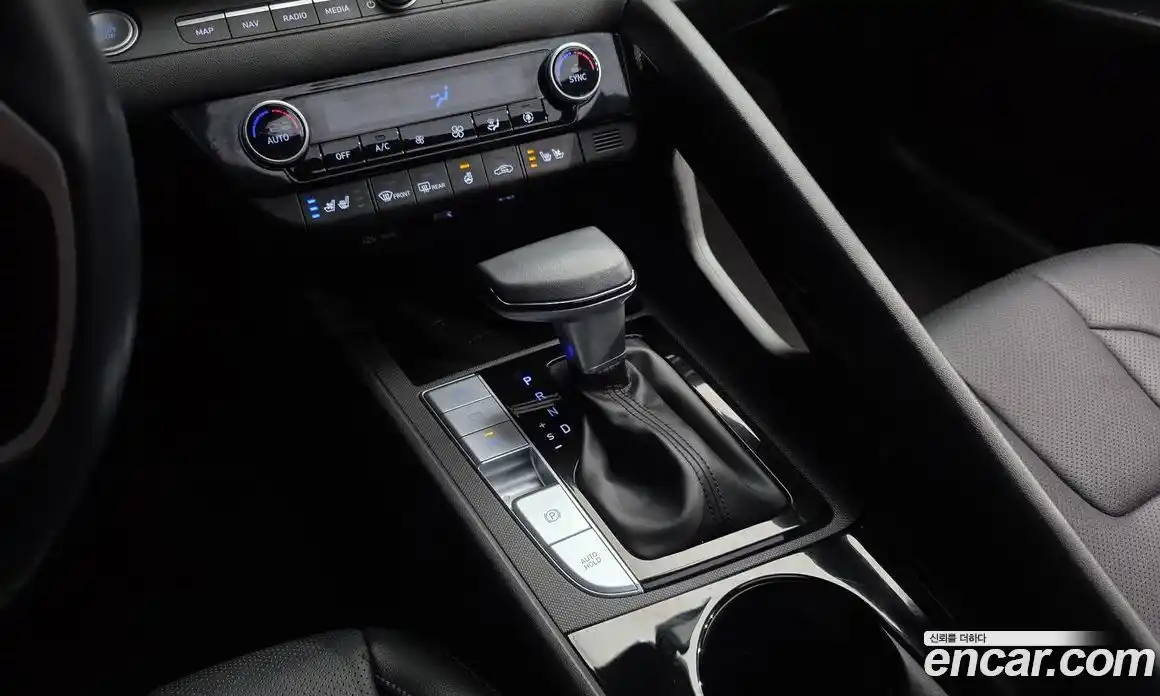 Hyundai Avante 2021 1.6 автомат (гидро), фото 12