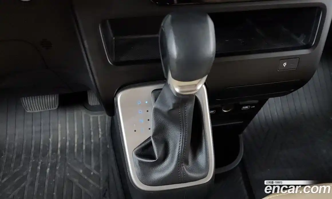 Hyundai Staria 2021 2.2 автомат (гидро), фото 12