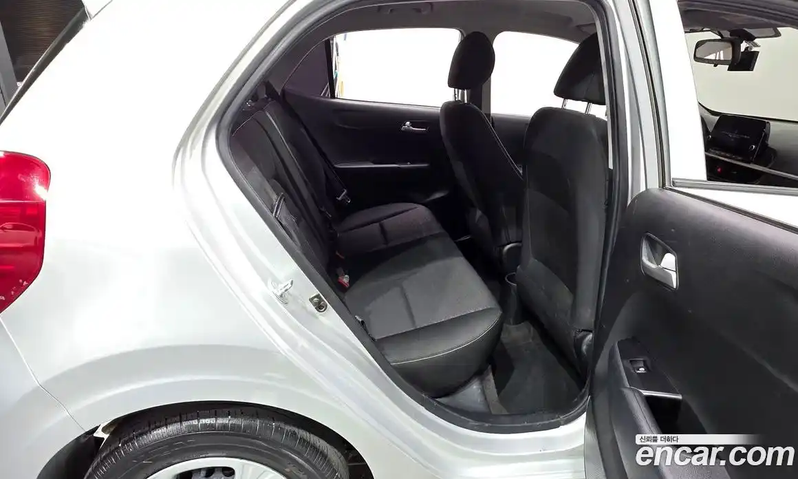 Kia Morning 2023 1.0 автомат (гидро), фото 17