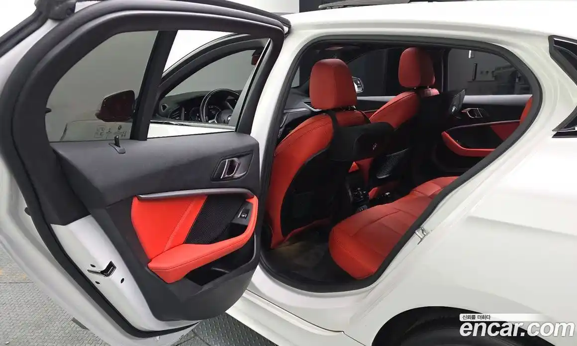 BMW 1 серия 2021 2.0 автомат (гидро), фото 16