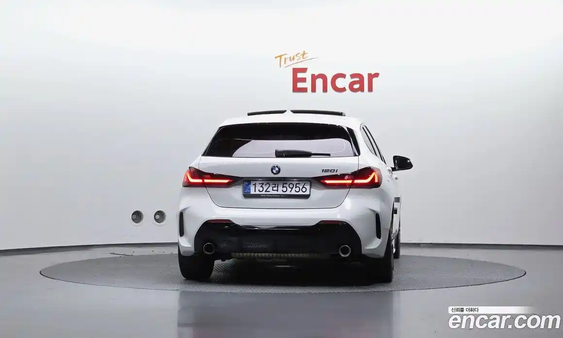 BMW 1 серия 2021 2.0 автомат (гидро), фото 4