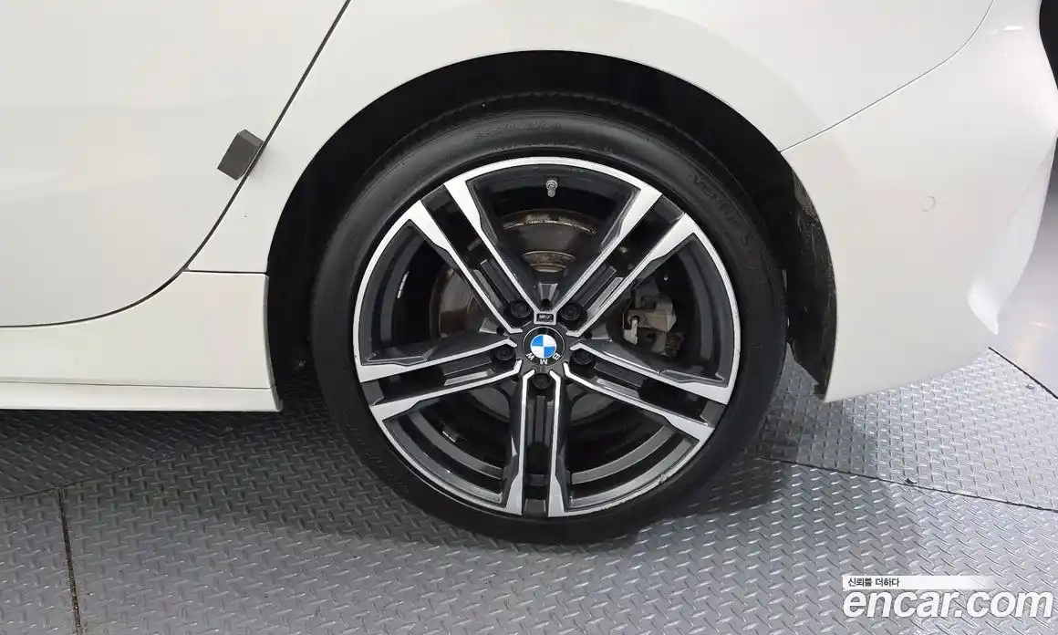 BMW 1 серия 2021 2.0 автомат (гидро), фото 7