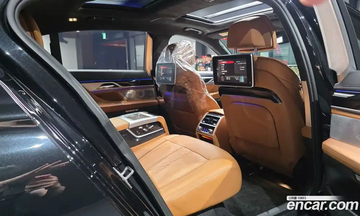 BMW 7 серия 2017 6.6 автомат (гидро), фото 17
